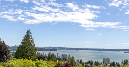 Hot Tub / Spa Photo of 2370 Queens Avenue, West Vancouver, BC