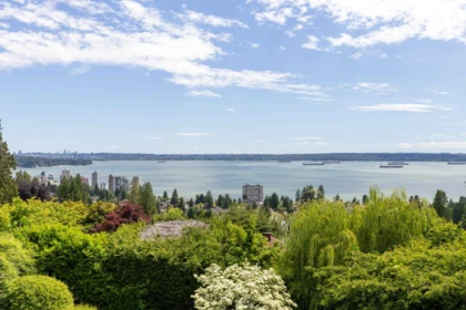 Swimming Pool Photo of 2370 Queens Avenue, West Vancouver, BC