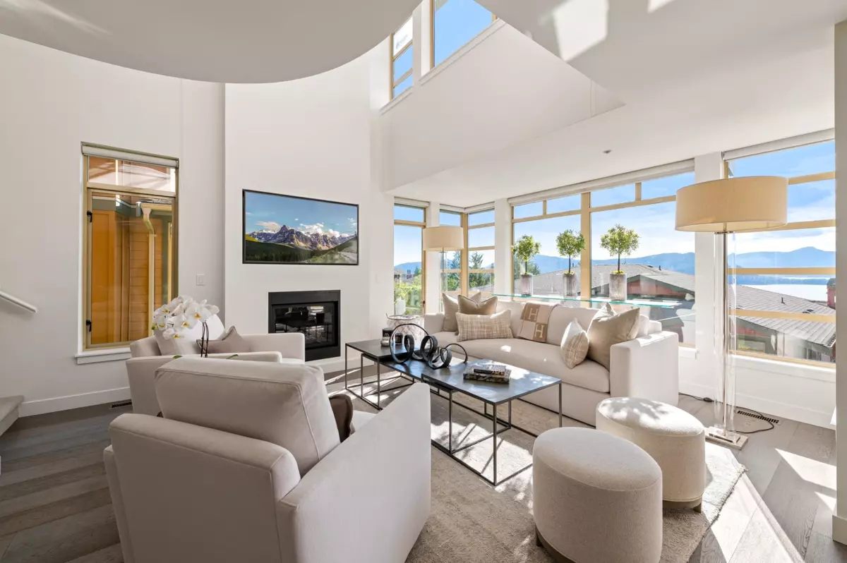 Family Room Photo of 8674 Seascape Drive, West Vancouver, BC