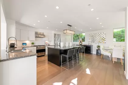Breakfast Nook Photo of 8674 Seascape Drive, West Vancouver, BC
