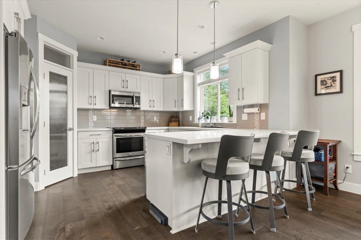 Dining Area Photo of 34403 Donlyn Avenue, Abbotsford, BC