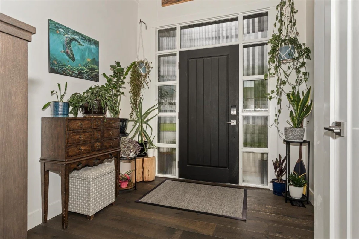 Family Room Photo of 34403 Donlyn Avenue, Abbotsford, BC