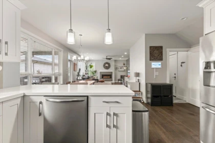 Kitchen Island Photo of 34403 Donlyn Avenue, Abbotsford, BC