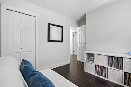 Entry Foyer Photo of 1050 E 10th Avenue, Vancouver, BC