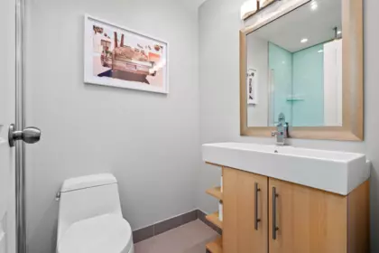 Hallway Photo of 1050 E 10th Avenue, Vancouver, BC
