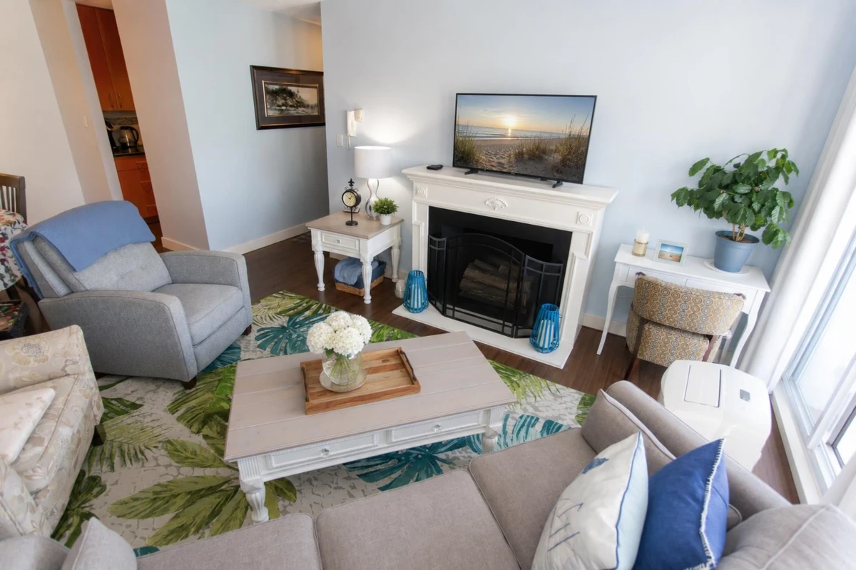 Living Room Photo of 304 1860 E Southmere Crescent, White Rock, BC
