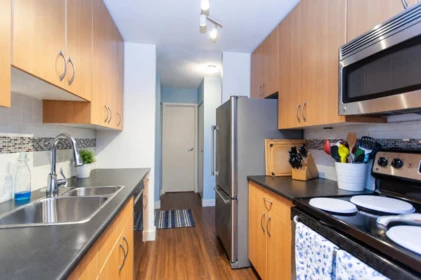 304 1860 E Southmere Crescent, White Rock, BC, White Rock — Apartment/Condo for sale