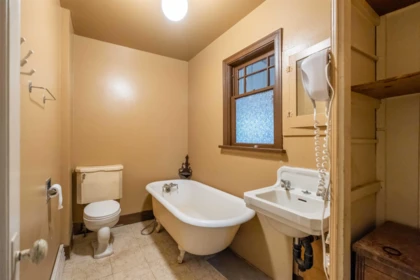 220 Devoy Street, New Westminster, BC, New Westminster — Single Family Residence for sale