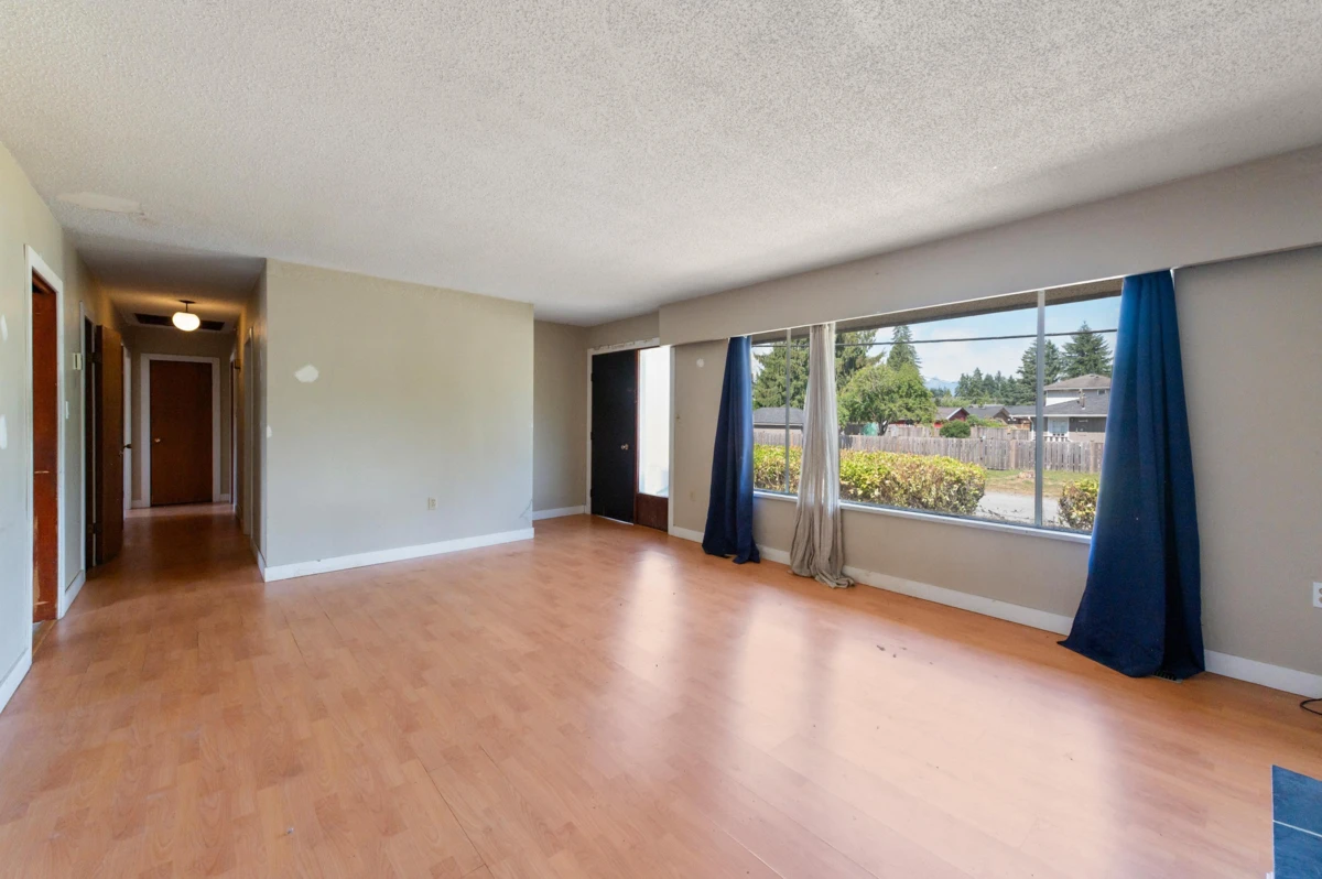 Living Room Photo of 3425 Flint Street, Port Coquitlam, BC