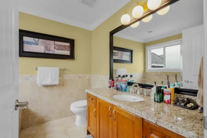 Powder Room Photo of 19913 72 Avenue, Langley, BC