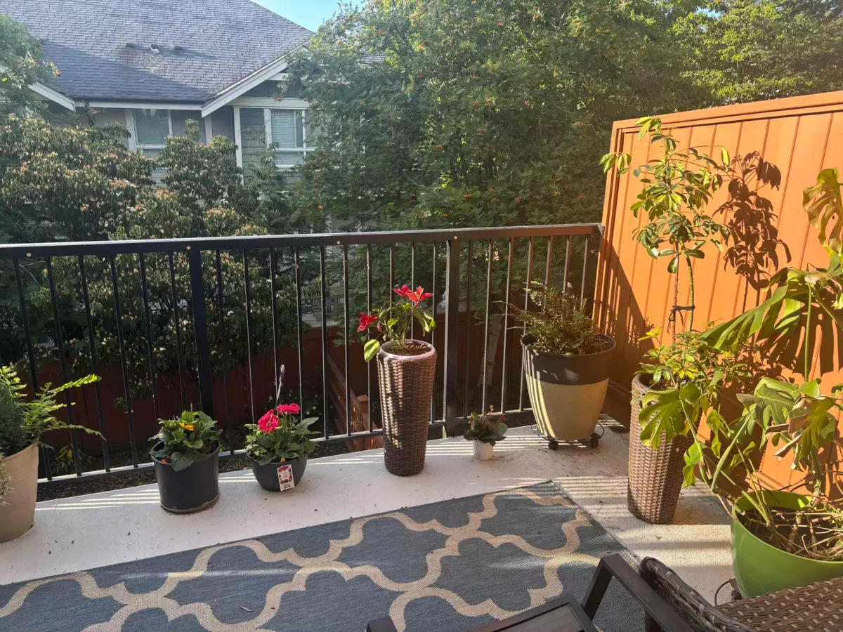 Dining Area Photo of 43 2929 156 Street, Surrey, BC