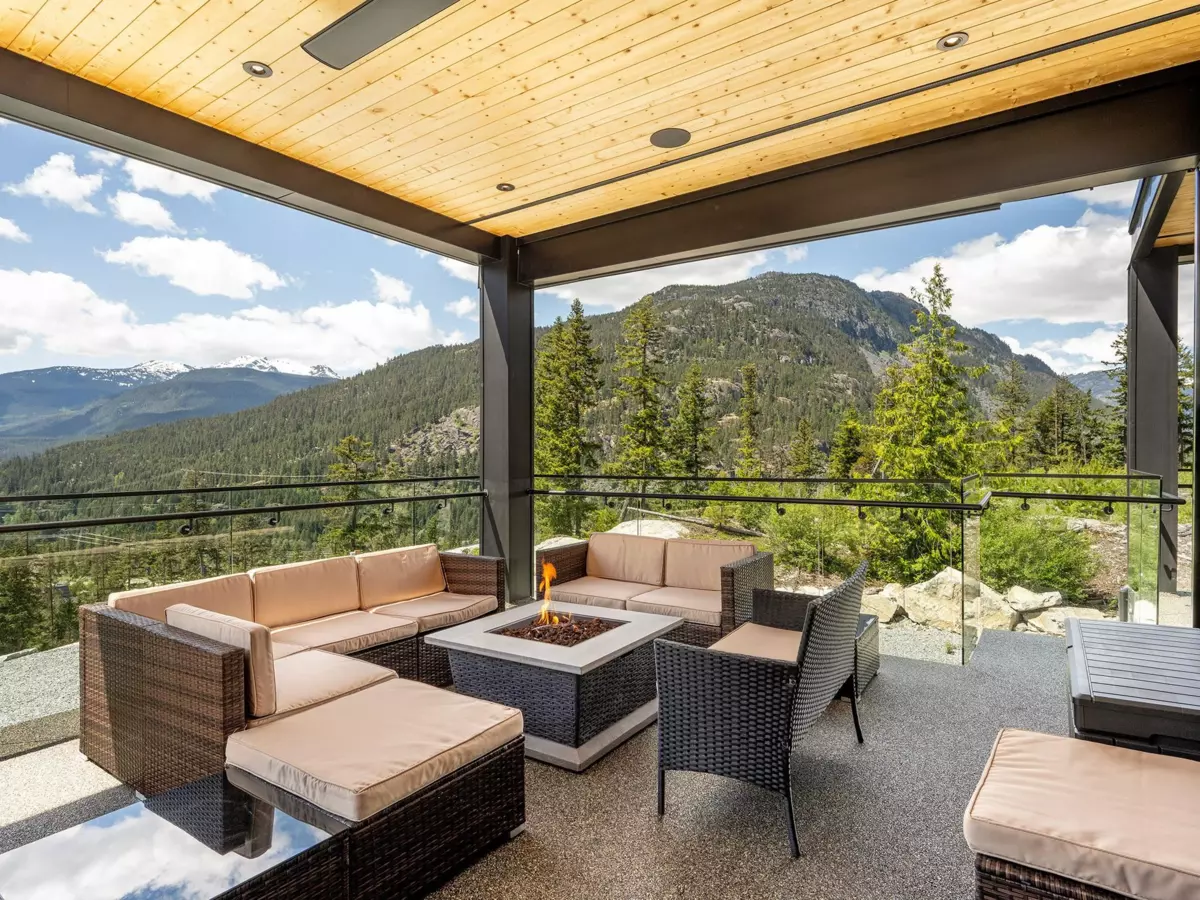Dining Area Photo of 9333 Warbler Way, Whistler, BC
