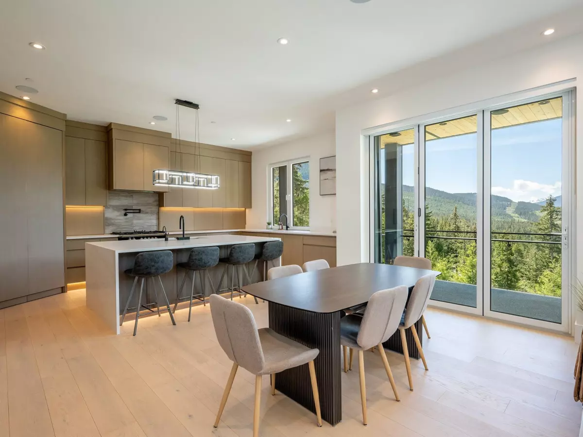 Living Room Photo of 9333 Warbler Way, Whistler, BC