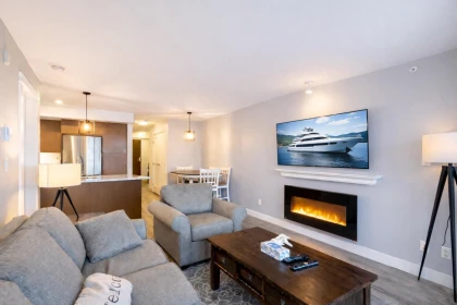 404 14955 Victoria Avenue, White Rock, BC, White Rock — Apartment/Condo for sale