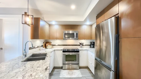 404 14955 Victoria Avenue, White Rock, BC, White Rock — Apartment/Condo for sale