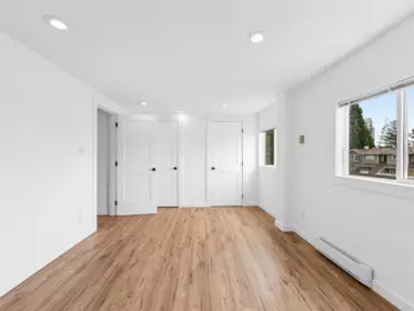 Entry Foyer Photo of 227 W 5th Street, North Vancouver, BC