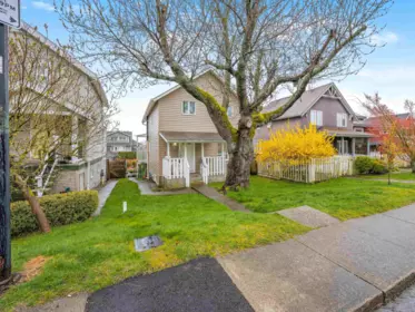 227 W 5th Street, North Vancouver, BC, North Vancouver — Single Family Residence for sale