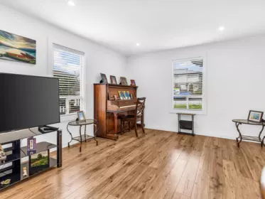 Primary Bedroom Photo of 227 W 5th Street, North Vancouver, BC