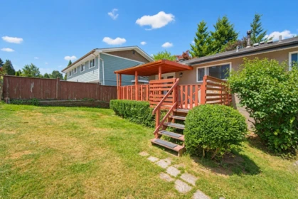 Garden / Landscaping Photo of 3204 Mariner Way, Coquitlam, BC