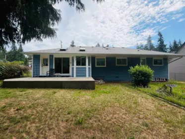 517 Veterans Road, Gibsons, BC, Gibsons — Single Family Residence for sale