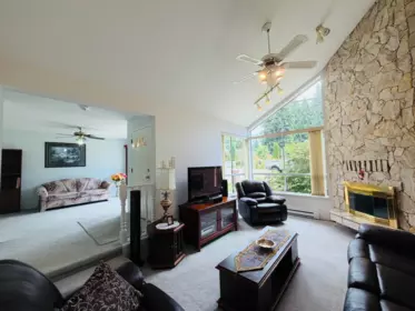 517 Veterans Road, Gibsons, BC, Gibsons — Single Family Residence for sale