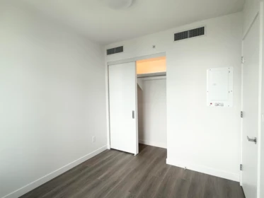 Primary Bathroom Photo of 2505 6608 Sussex Avenue, Burnaby, BC