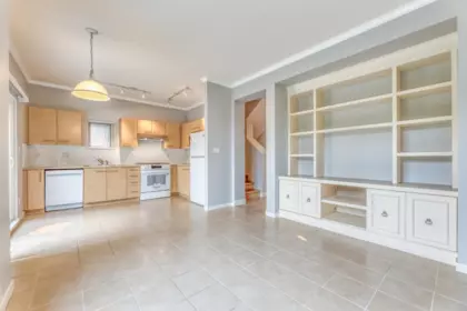 Kitchen Island Photo of 17 9133 Sills Avenue, Richmond, BC