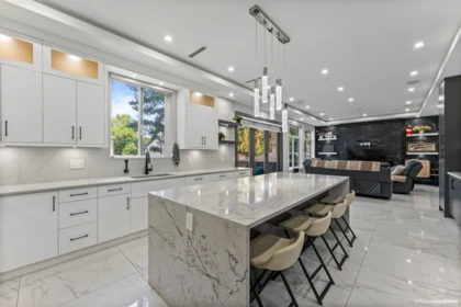 Guest Bathroom Photo of 18339 63 Avenue, Surrey, BC