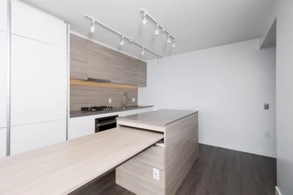 Kitchen Island Photo of 1012 988 Quayside Drive, New Westminster, BC