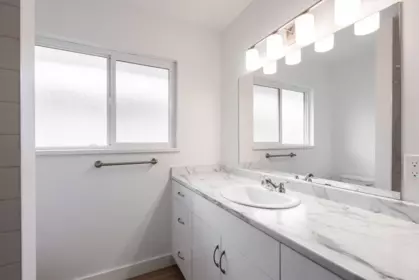 Laundry Room Photo of 1410 Dansey Avenue, Coquitlam, BC