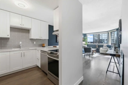 305 1521 George Street, White Rock, BC, White Rock — Apartment/Condo for sale