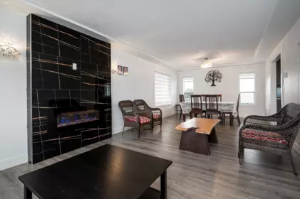 Kitchen Island Photo of 35826 South Parallel Road, Abbotsford, BC