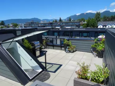 Breakfast Nook Photo of 444 545 E 2nd Street, North Vancouver, BC