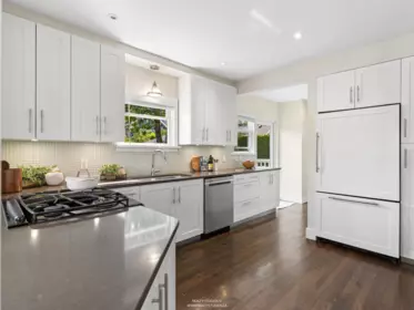 Kitchen Photo of 908 W 21st Avenue, Vancouver, BC