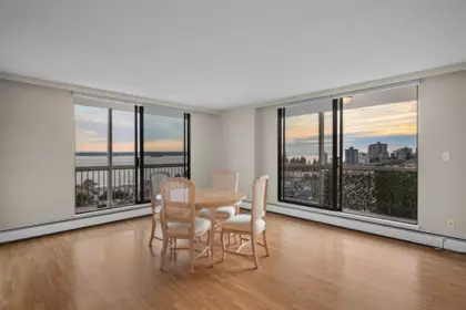 Dining Area Photo of 902 1390 Duchess Avenue, West Vancouver, BC