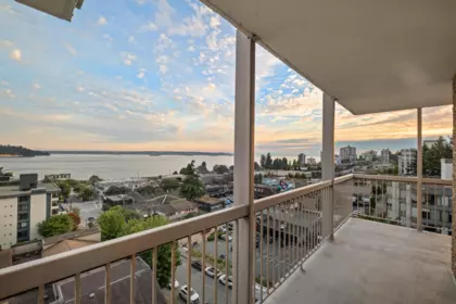 Family Room Photo of 902 1390 Duchess Avenue, West Vancouver, BC