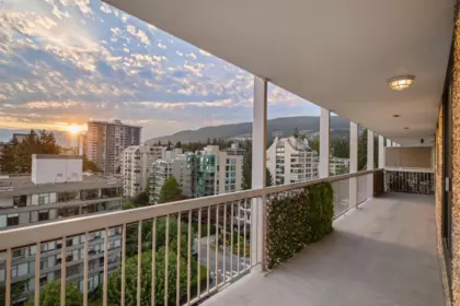 Living Room Photo of 902 1390 Duchess Avenue, West Vancouver, BC