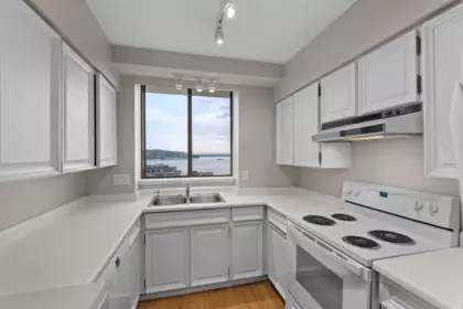 Primary Bedroom Photo of 902 1390 Duchess Avenue, West Vancouver, BC