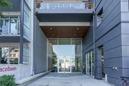 Entry Foyer Photo of 260 E 2nd Avenue, Vancouver, BC