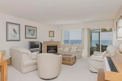 Basement Recreation Room Photo of 222 1585 Field Road, Sechelt, BC