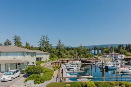 Guest Bathroom Photo of 222 1585 Field Road, Sechelt, BC