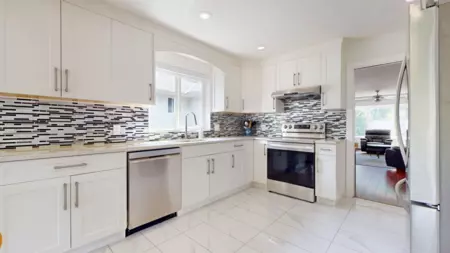 Kitchen Island Photo of 2015 Balsam Way, Squamish, BC