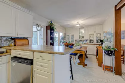 Breakfast Nook Photo of 4529 Savoy Street, Delta, BC