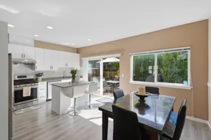 Kitchen Photo of 50 12677 63 Avenue, Surrey, BC