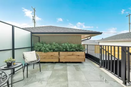 Hot Tub / Spa Photo of 265 W 6th Street, North Vancouver, BC