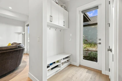 Entry Foyer Photo of 16475 21a Avenue, Surrey, BC