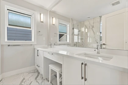 Powder Room Photo of 16475 21a Avenue, Surrey, BC