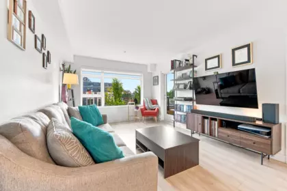 305 1519 Crown Street, North Vancouver, BC, North Vancouver — Apartment/Condo for sale