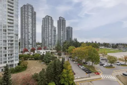 Backyard Photo of 802 4830 Bennett Street, Burnaby, BC
