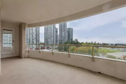 Hallway Photo of 802 4830 Bennett Street, Burnaby, BC